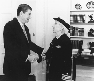 Адмирал Грейс Хоппер на приеме у Президента США